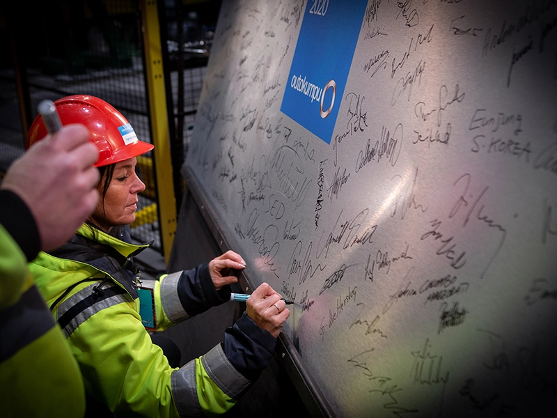 Autografskrivning på stål från Outokompo